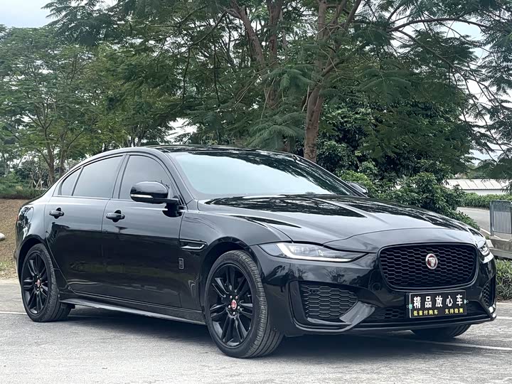 Фото 3 - Jaguar XE L