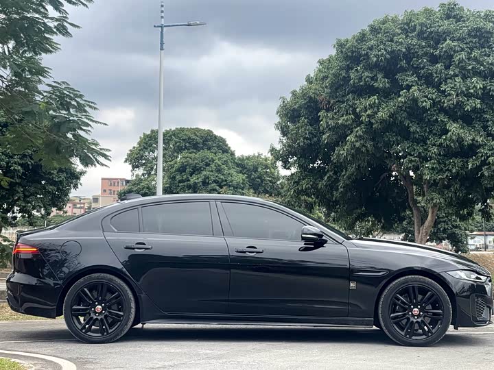 Фото 4 - Jaguar XE L
