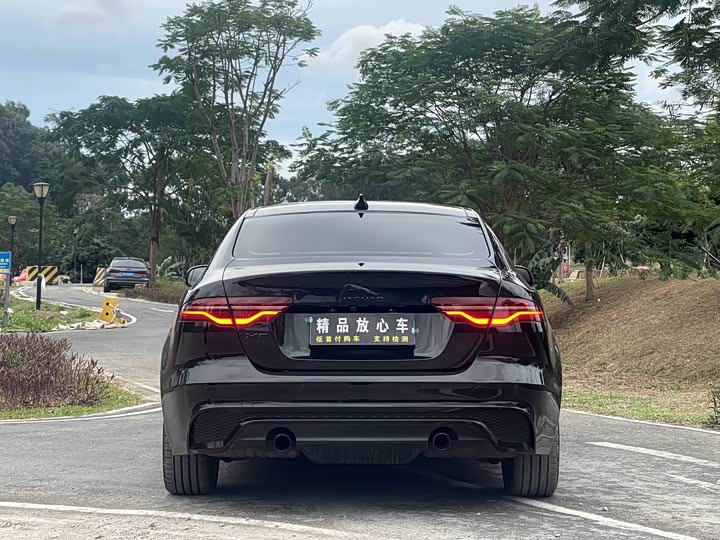 Фото 6 - Jaguar XE L