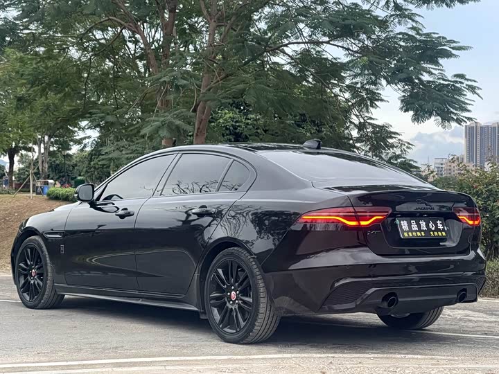 Фото 7 - Jaguar XE L