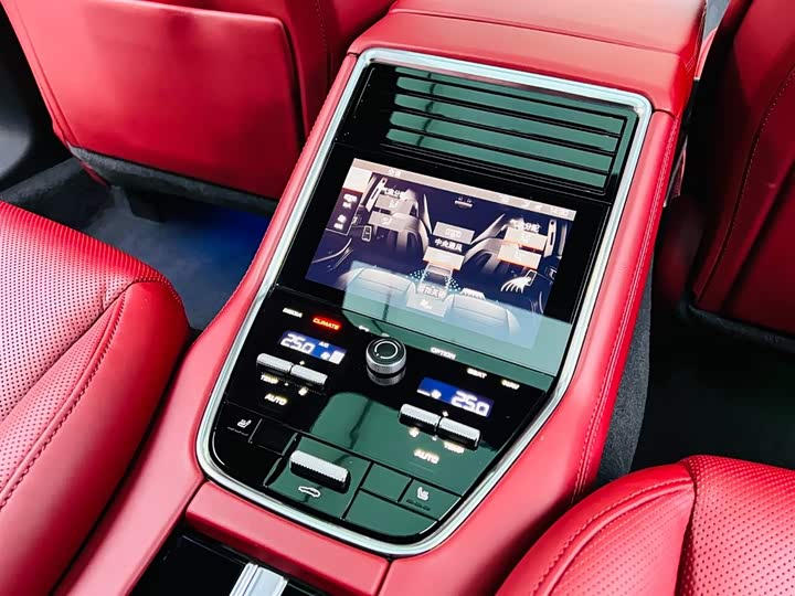 Фото 16 - Porsche Panamera