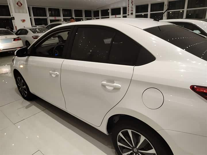 Фото 5 - Toyota Vios