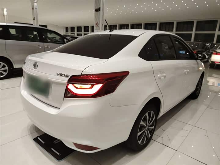 Фото 7 - Toyota Vios