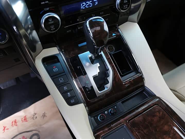 Фото 11 - Toyota Alphard