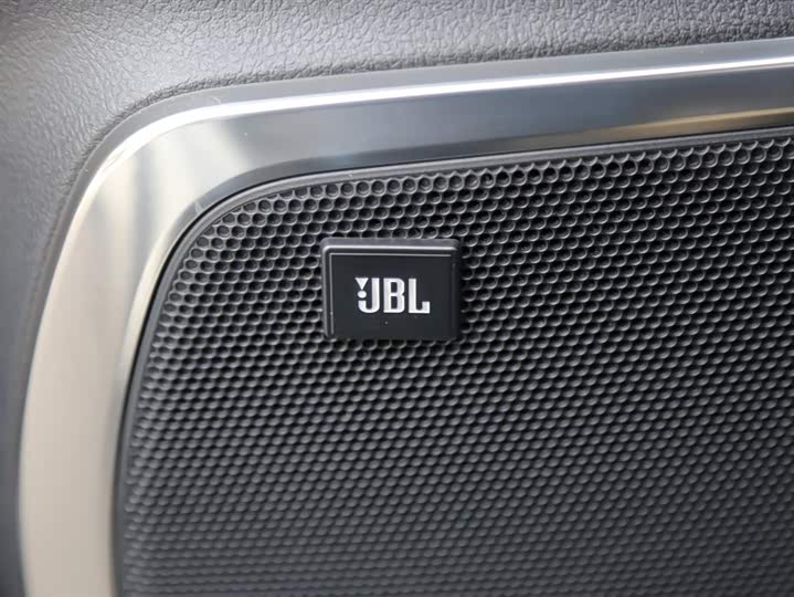 Фото 14 - Toyota Alphard