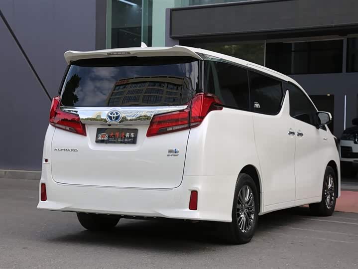 Фото 3 - Toyota Alphard
