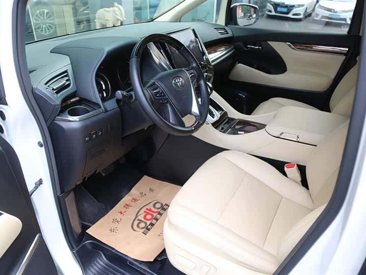 Фото 5 - Toyota Alphard