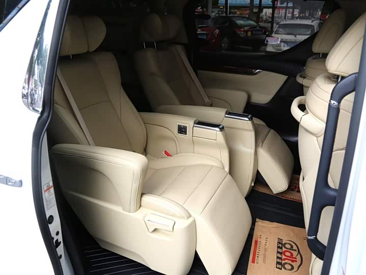 Фото 6 - Toyota Alphard