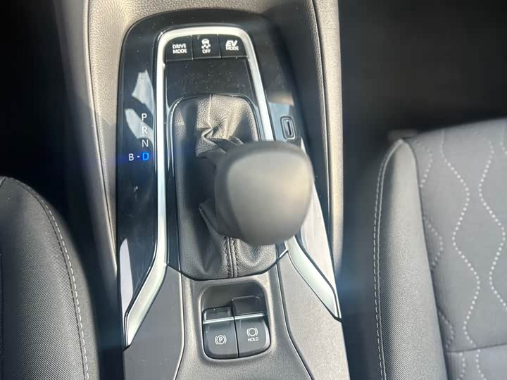 Фото 10 - Toyota Corolla