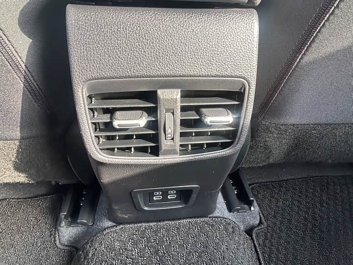 Фото 12 - Toyota Corolla