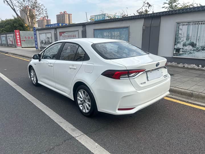 Фото 13 - Toyota Corolla