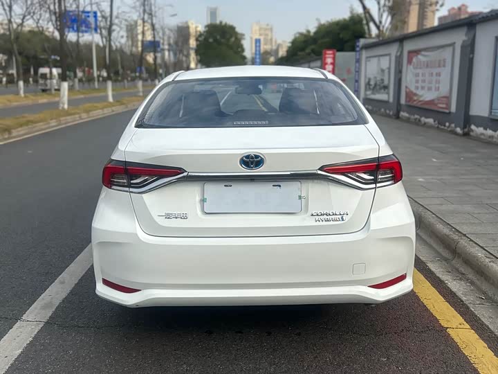 Фото 14 - Toyota Corolla