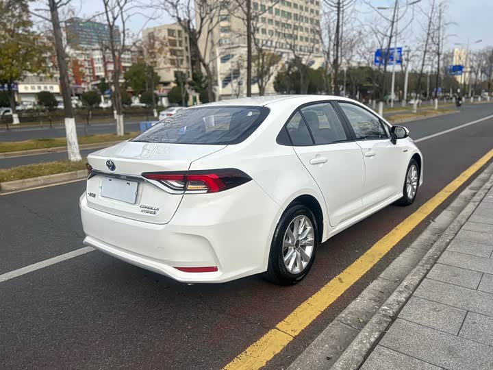 Фото 15 - Toyota Corolla