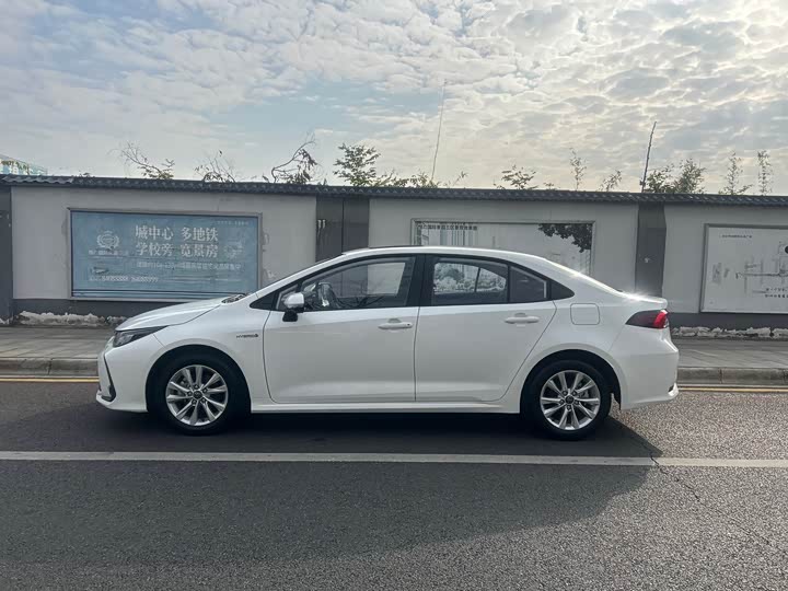 Фото 4 - Toyota Corolla