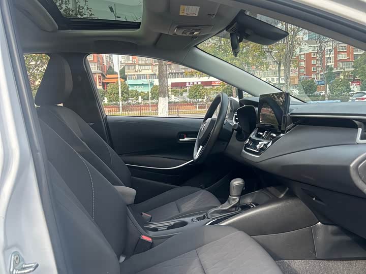 Фото 8 - Toyota Corolla