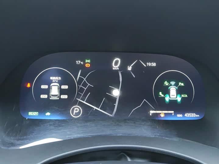 Фото 14 - Toyota Crown Kluger