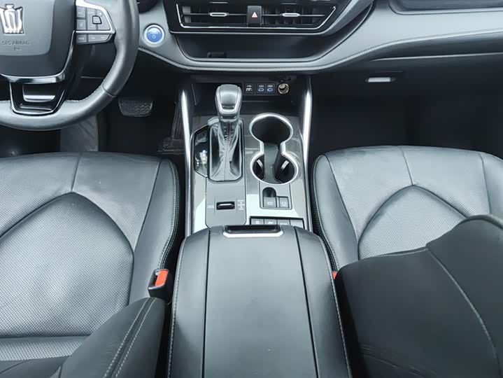 Фото 16 - Toyota Crown Kluger