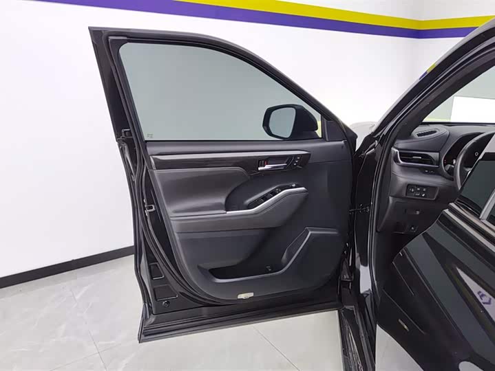 Фото 7 - Toyota Crown Kluger