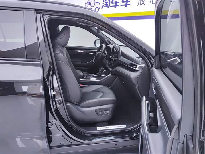 Фото 8 - Toyota Crown Kluger