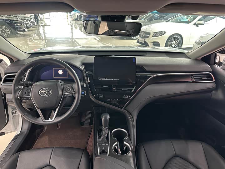 Фото 10 - Toyota Camry