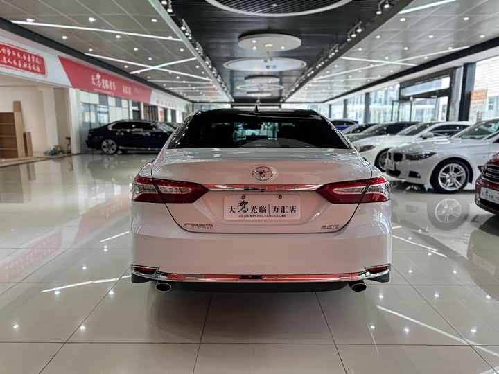 Фото 6 - Toyota Camry