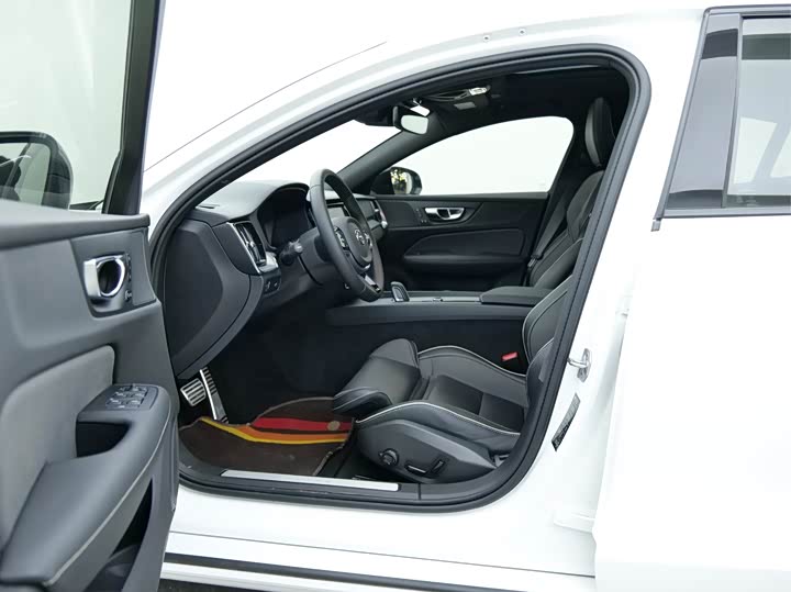 Фото 10 - Volvo S60