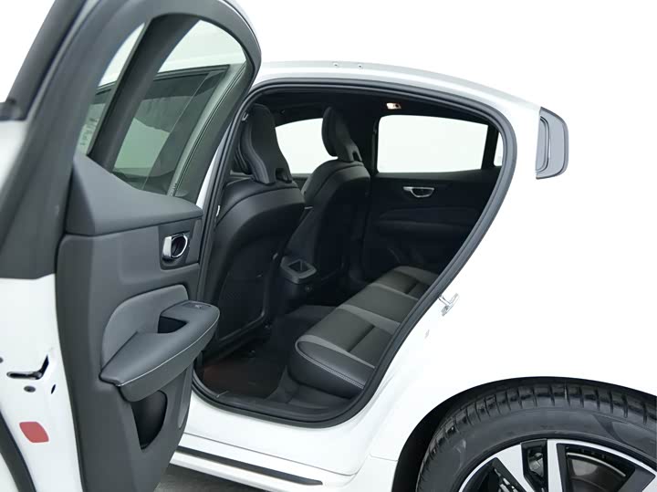 Фото 11 - Volvo S60