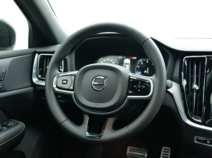 Фото 12 - Volvo S60