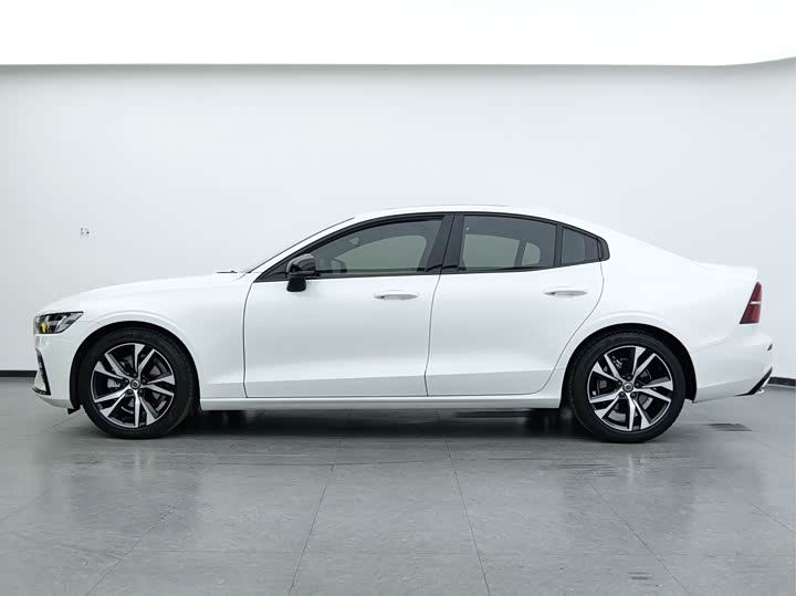 Фото 15 - Volvo S60