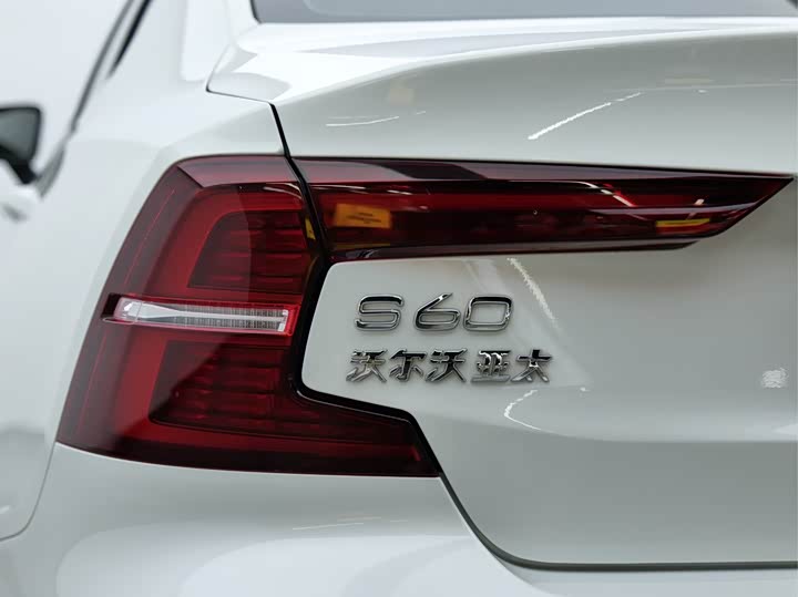 Фото 7 - Volvo S60