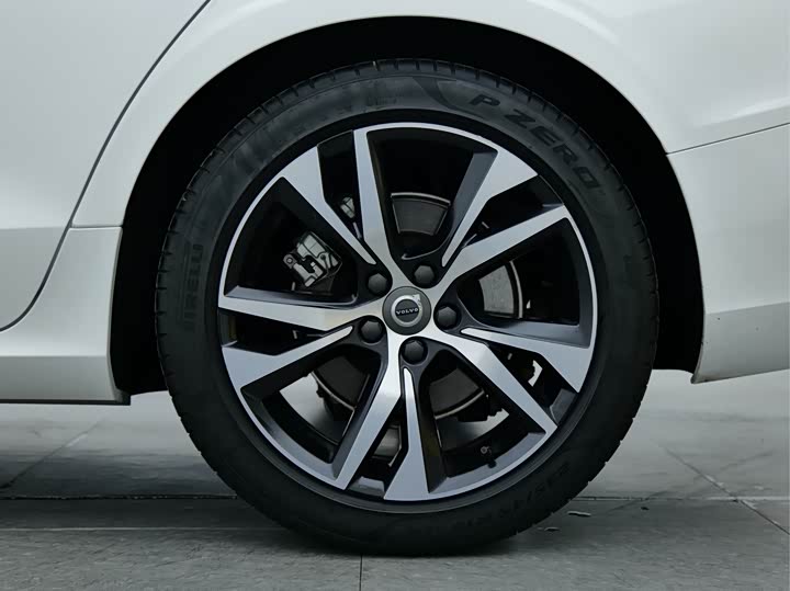 Фото 8 - Volvo S60