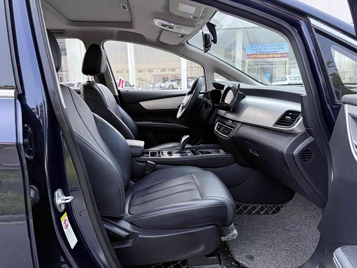 Фото 9 - BYD Song Max