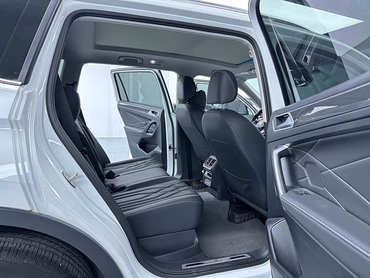 Фото 14 - Volkswagen Tiguan L Pro