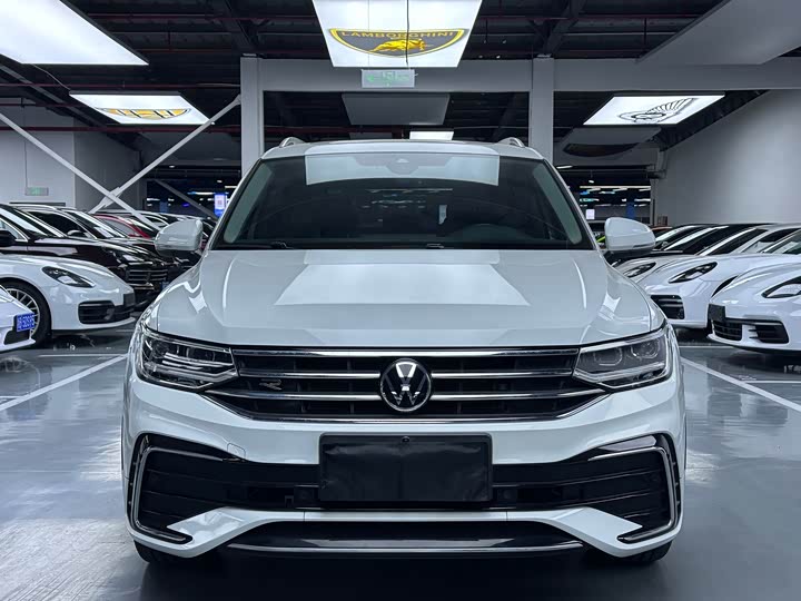 Фото 2 - Volkswagen Tiguan L Pro