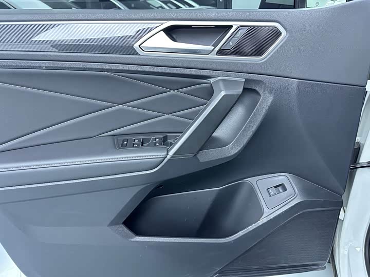 Фото 7 - Volkswagen Tiguan L Pro