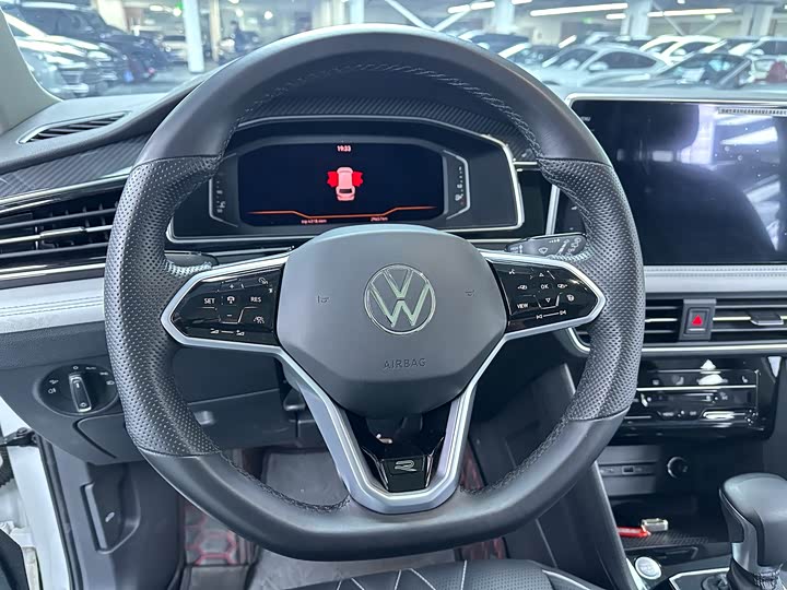 Фото 8 - Volkswagen Tiguan L Pro