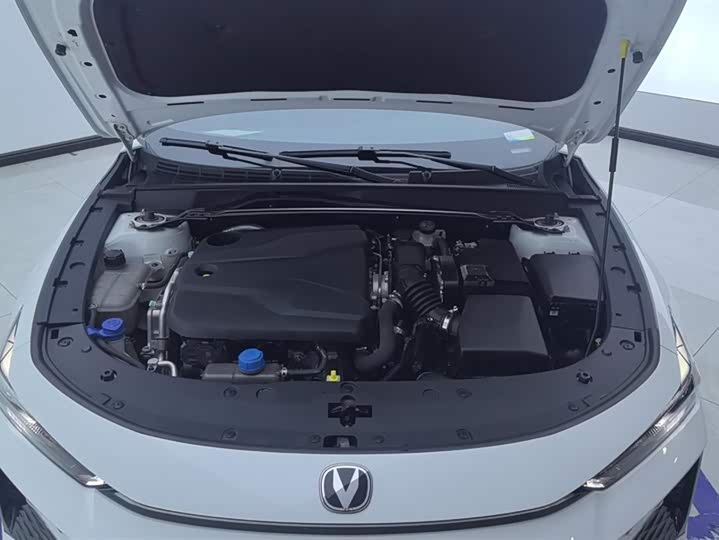 Фото 10 - Changan UNI-V