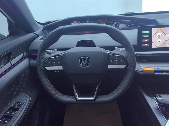 Фото 15 - Changan UNI-V