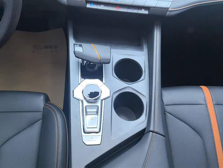 Фото 16 - Changan UNI-V