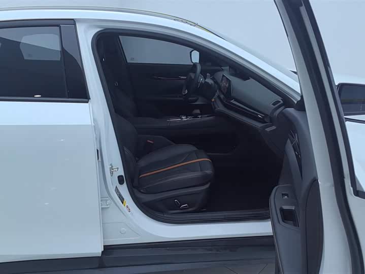 Фото 8 - Changan UNI-V