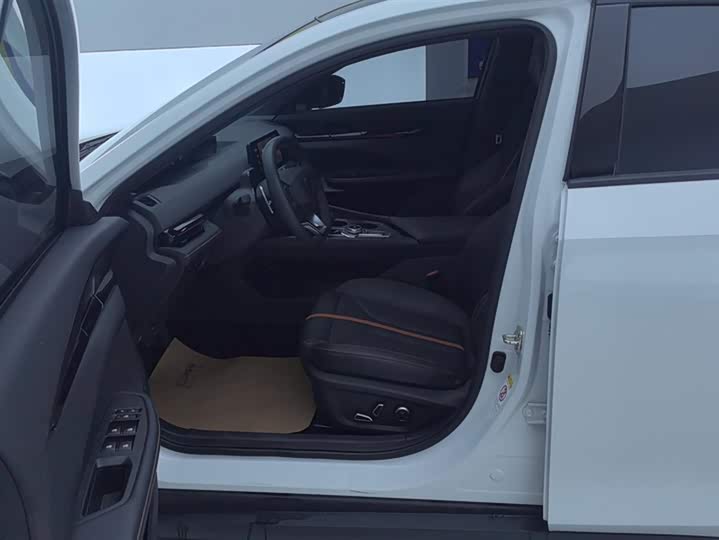 Фото 9 - Changan UNI-V