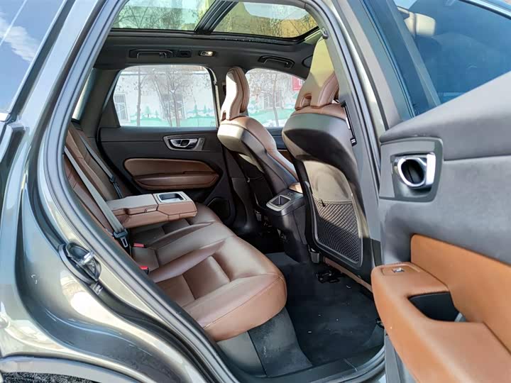 Фото 11 - Volvo XC60