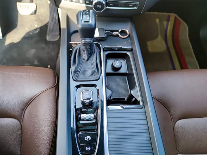 Фото 14 - Volvo XC60