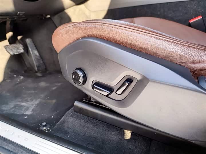 Фото 16 - Volvo XC60