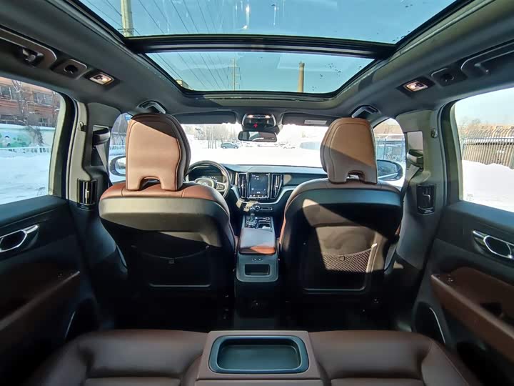 Фото 18 - Volvo XC60