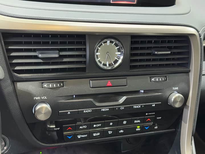 Фото 10 - Lexus RX