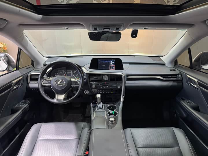 Фото 6 - Lexus RX