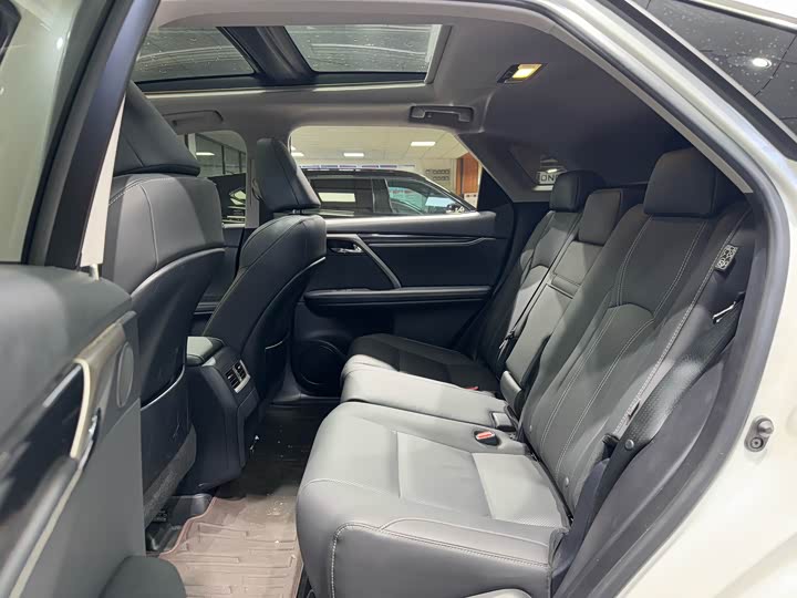 Фото 7 - Lexus RX