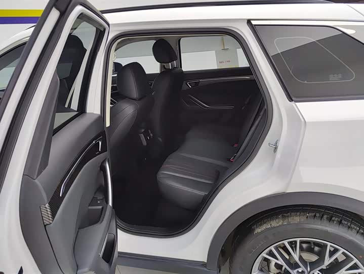 Фото 11 - Bestune T55