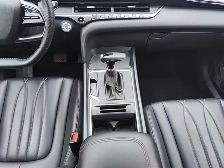 Фото 16 - Bestune T55